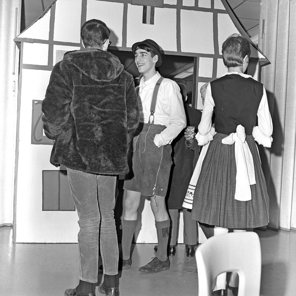 1966-1967-LanguageClubsCarnival-09.jpg
