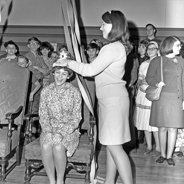 1966-1967-LanguageClubsCarnival-10.jpg