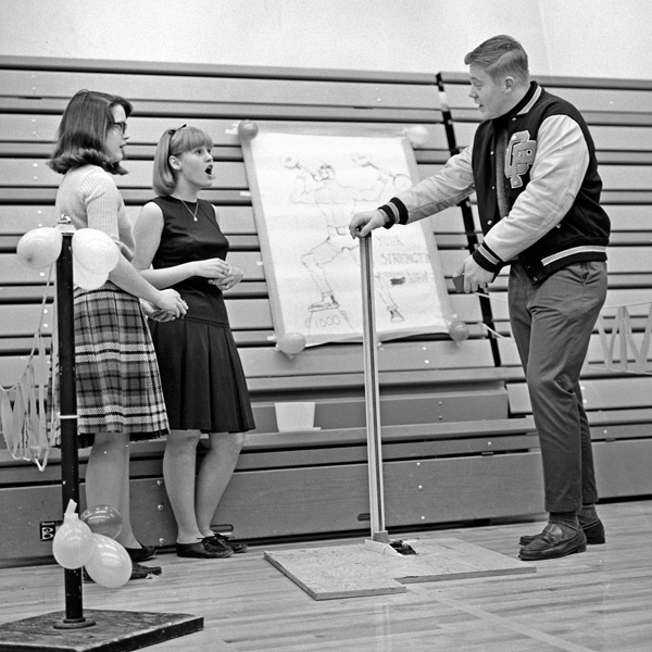 1966-1967-LanguageClubsCarnival-12.jpg