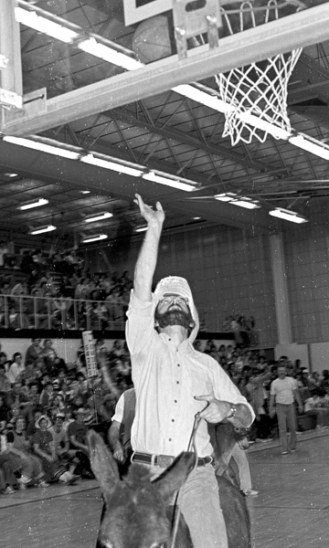 1977-1978-DonkeyBasketball-17.jpg