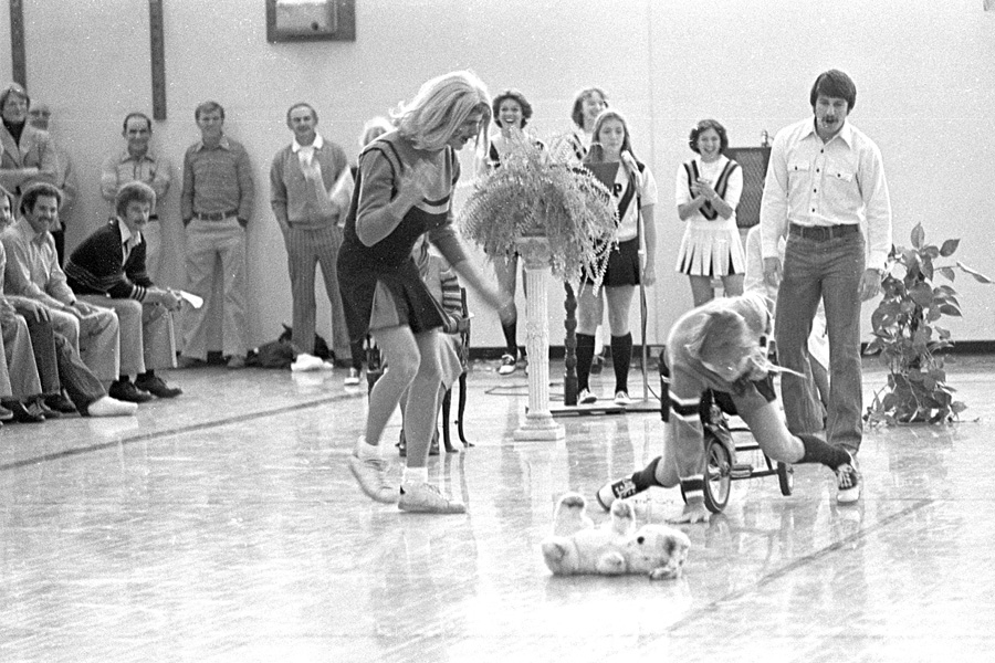1977-1978-HomecomingAssembly-05.jpg