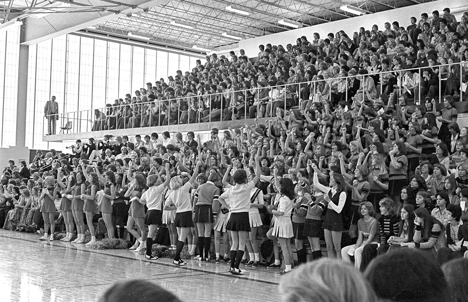 1977-1978-HomecomingAssembly-25.jpg