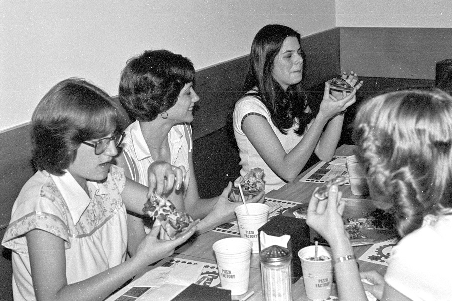 1977-1978-PizzaFactory-05.jpg